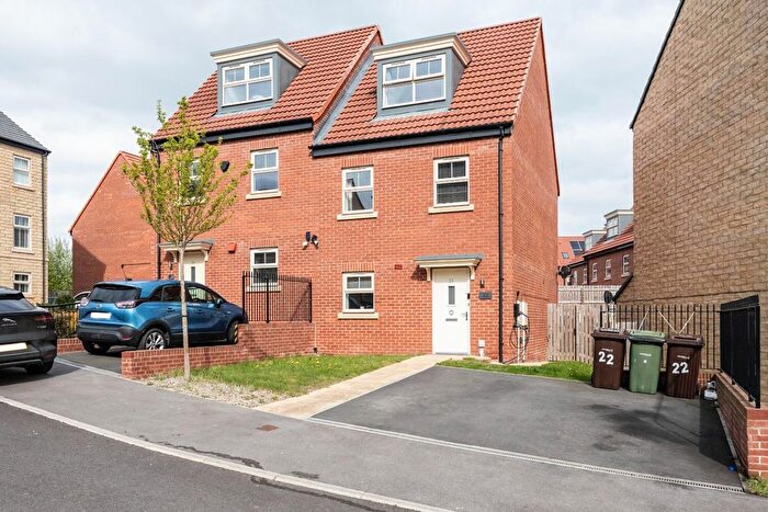 3 Bedroom Semi-Detached House For Sale In Camplin Close, Ackworth, Pontefract, WF7