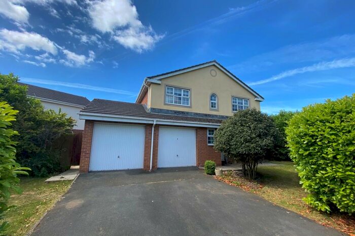 4 Bedroom Detached House To Rent In Cardinal Gardens, Lytham St Annes, FY8