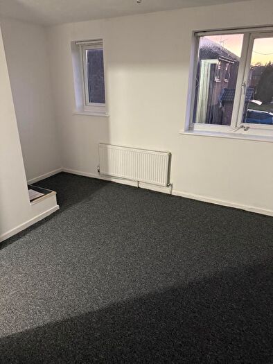 2 Bedroom Semi-detached House To Rent In Rudyard Close, Luton, LU4