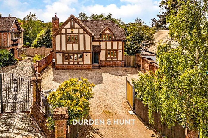 4 Bedroom Detached House For Sale In Oak Hill Road, Stapleford Abbotts, RM4