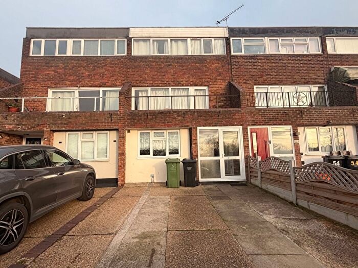 5 Bedroom Detached House For Sale In Gun Hill Place, Woodlands, Basildon, Essex, SS16