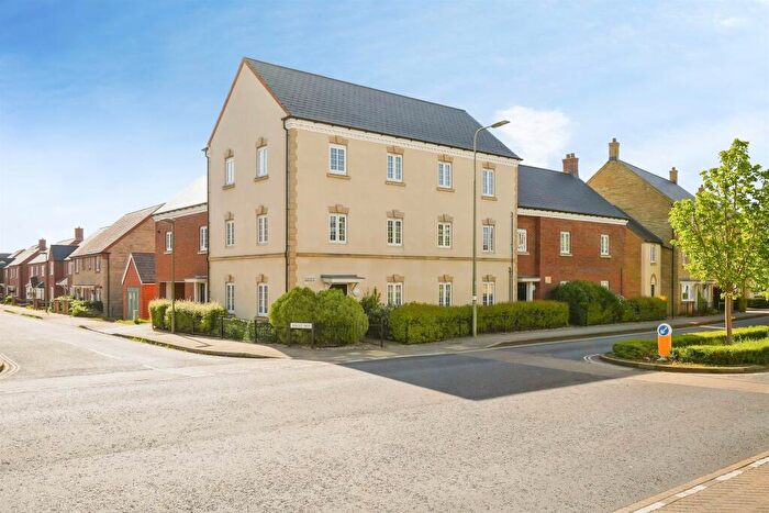 2 Bedroom Apartment For Sale In Whitelands Way, Bicester, OX26