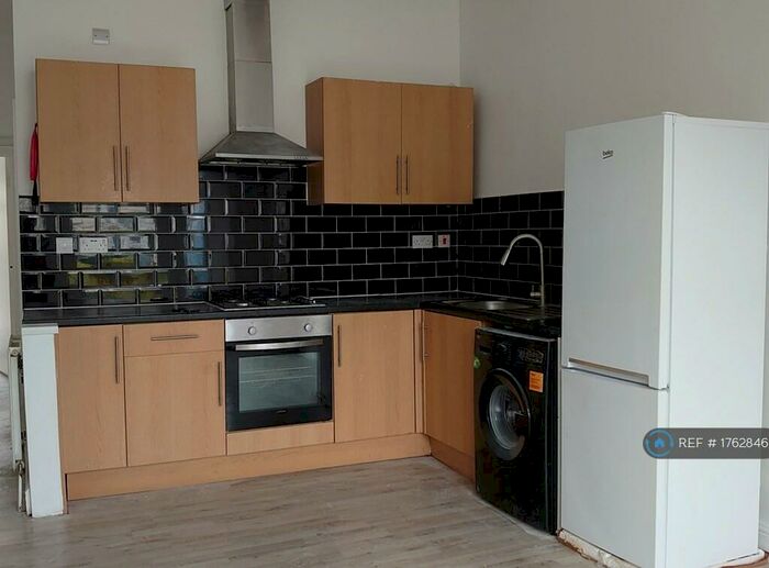 2 Bedroom Flat To Rent In Wellwood Road, Ilford, IG3
