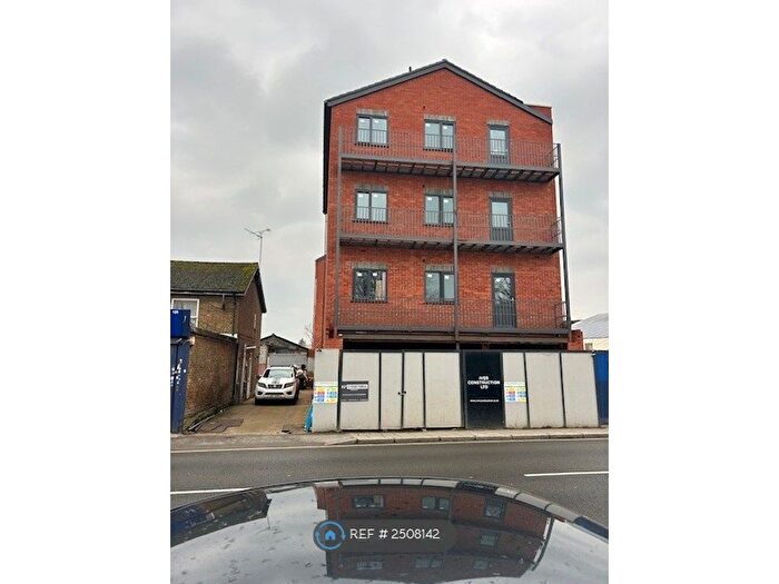 2 Bedroom Flat To Rent In High Street, Yiewsley, West Drayton, UB7