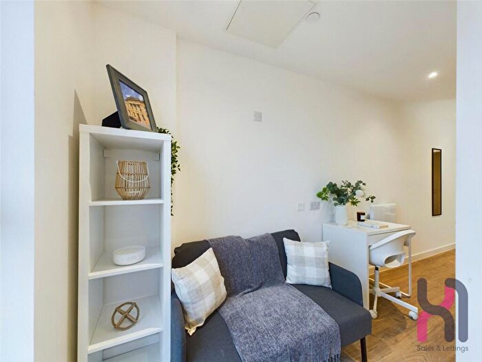 Flat To Rent In Frederick Road, Salford, M6