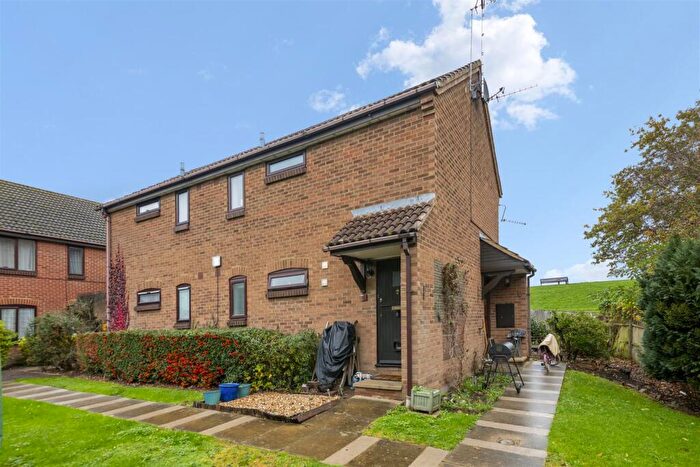 1 Bedroom Maisonette For Sale In Abercorn Grove, Ruislip, HA4