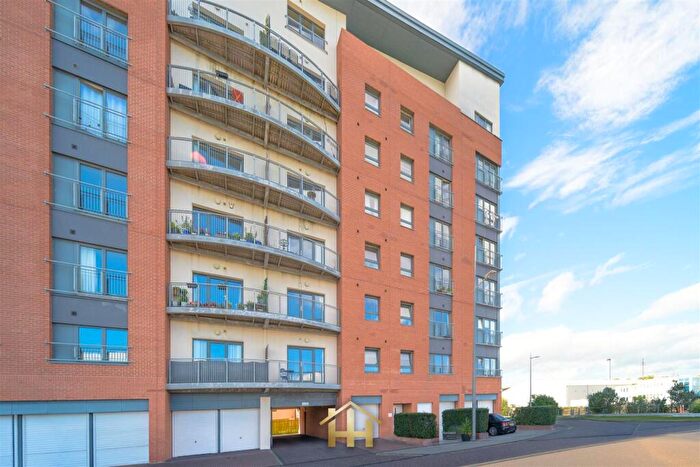 2 Bedroom Flat For Sale In Gourlay Yard, Dundee, DD1