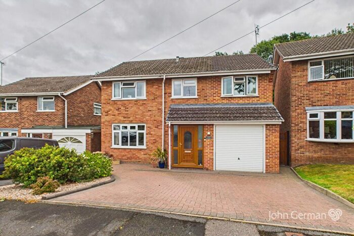 4 Bedroom Detached House For Sale In Highlands Drive, Burton-on-Trent, DE15