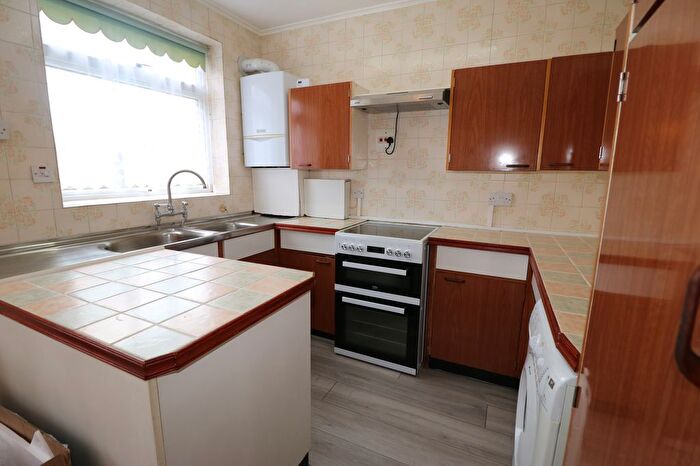 2 Bedroom Flat To Rent In Margaret Way, Ilford, Essex, IG4