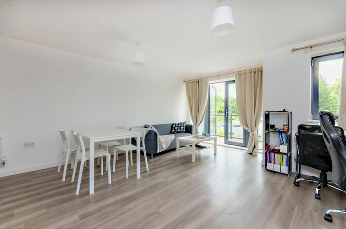 1 Bedroom Flat To Rent In Walnut Tree Close, Guildford, GU1