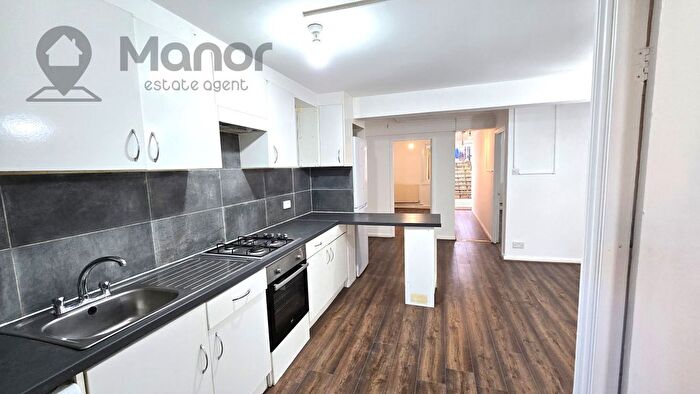 2 Bedroom Flat To Rent In Romford Road, Forest Gate, E7