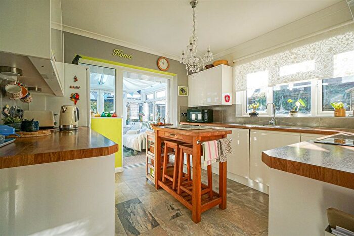 2 Bedroom Detached Bungalow For Sale In Lancing Close, Hastings, TN34