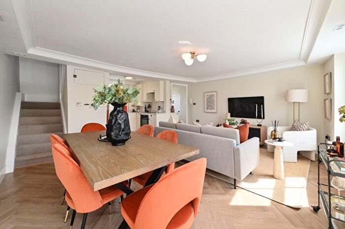 2 Bedroom Flat For Sale In Portobello Road, W11