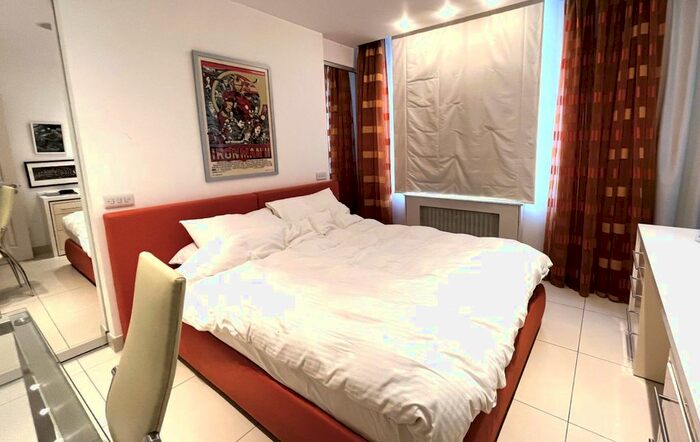 3 Bedroom Flat To Rent In Portman Square, Marylebone, London, W1H
