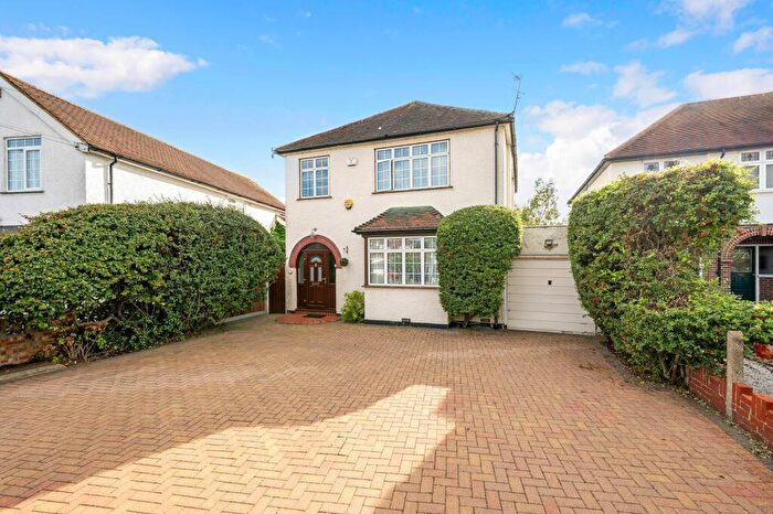 4 Bedroom Detached House For Sale In Chessington Road, Epsom, KT19