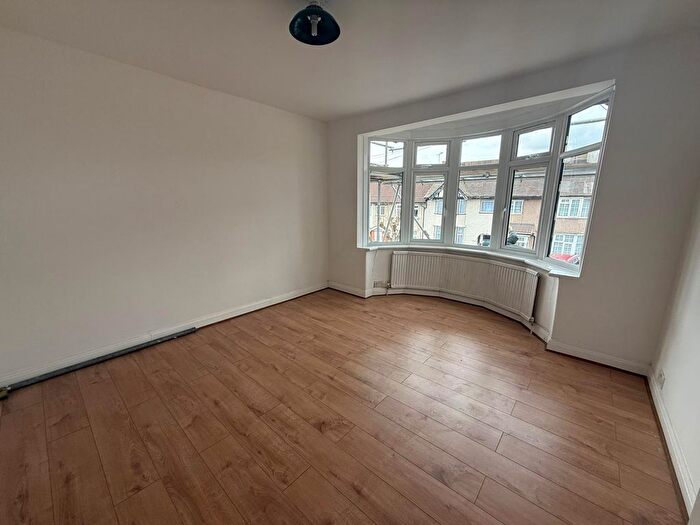 4 Bedroom Maisonette To Rent In Buxton Road, Ilford, IG2