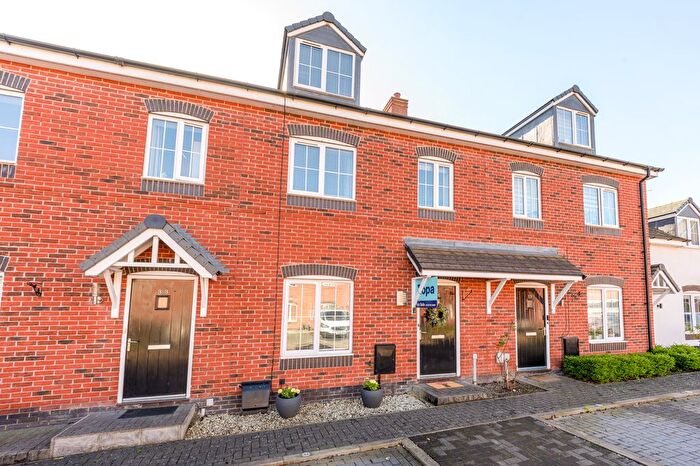 4 Bedroom Town House For Sale In The Sidings, Birmingham, B46