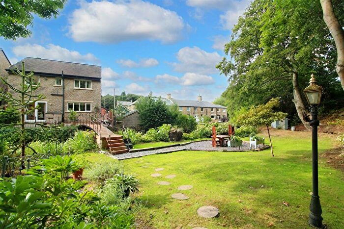 4 Bedroom Detached House For Sale In Fleet Street, Scissett, Huddersfield, HD8