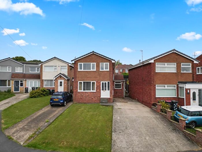 3 Bedroom Detached House For Sale In Hill View Road, Kimberworth, Rotherham, S61