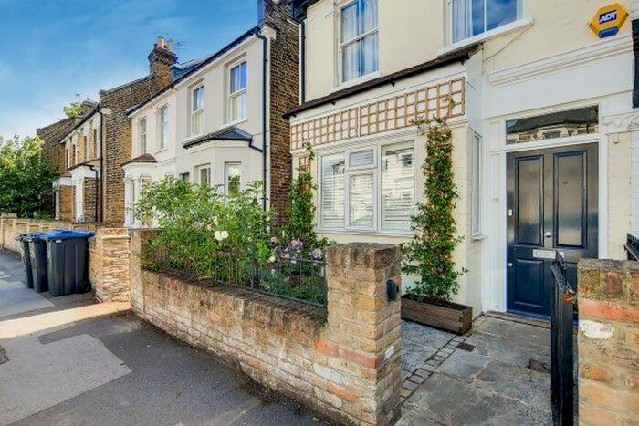 2 Bedroom Flat To Rent In Dundonald Road, London, SW19