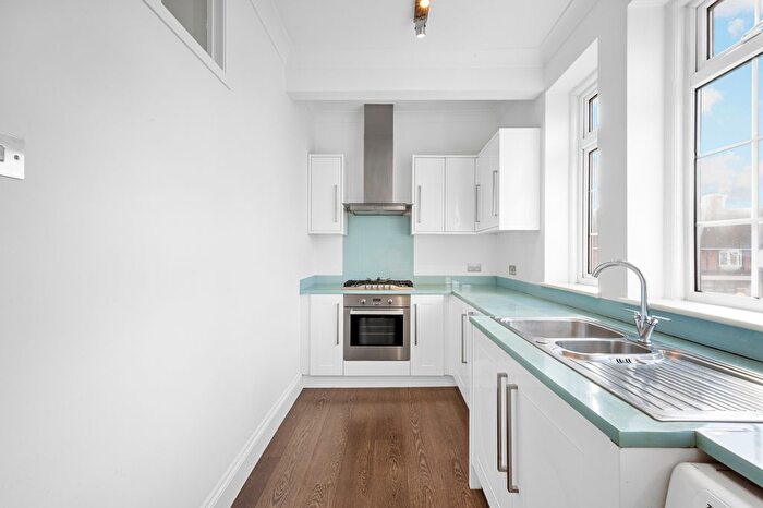 2 Bedroom Flat For Sale In West Barnes Lane, New Malden, KT3