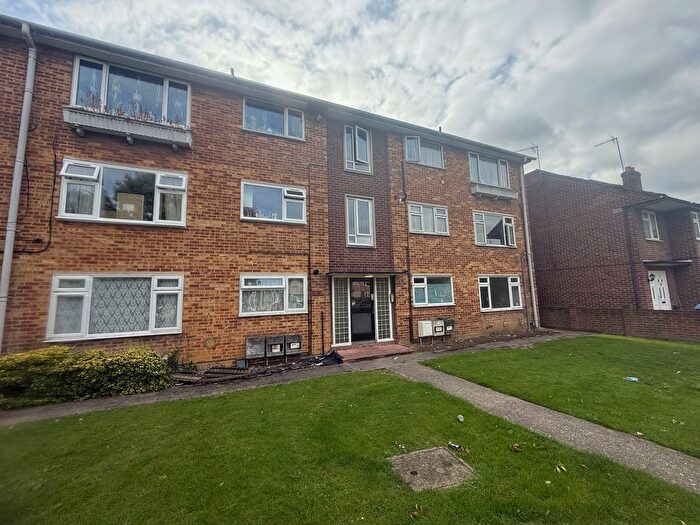 2 Bedroom Flat To Rent In Cunningham Avenue, Enfield, EN3