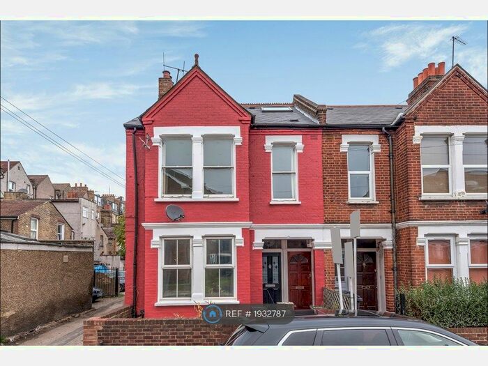 3 Bedroom Maisonette To Rent In Inglemere Road, London, CR4