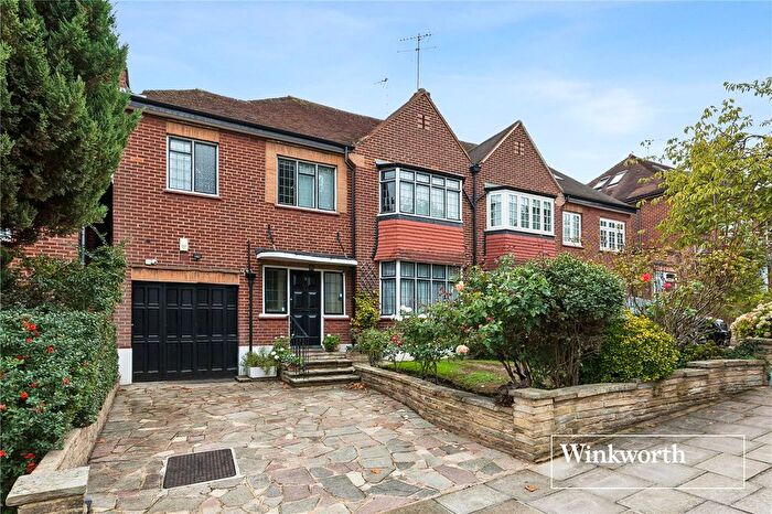 5 Bedroom Semi-Detached House For Sale In Arden Road, Finchley, London, N3
