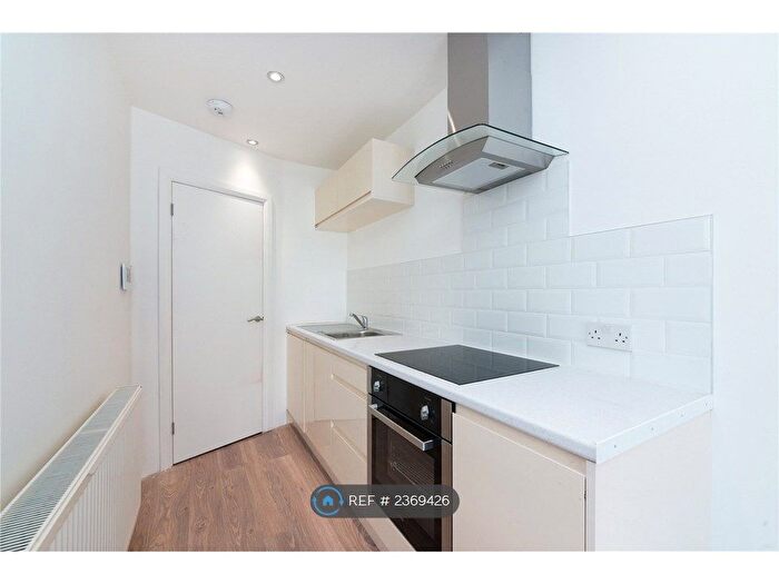 1 Bedroom Flat To Rent In New Cross Road, London, SE14