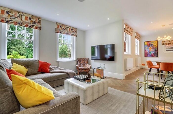4 Bedroom Flat For Sale In Shepherds Hill, Highgate, London, N6