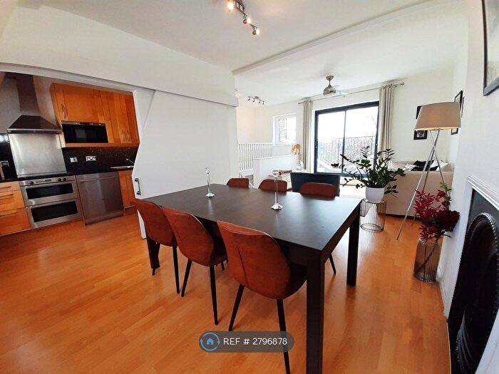 2 Bedroom Flat To Rent In Gloucester Avenue, London, NW1