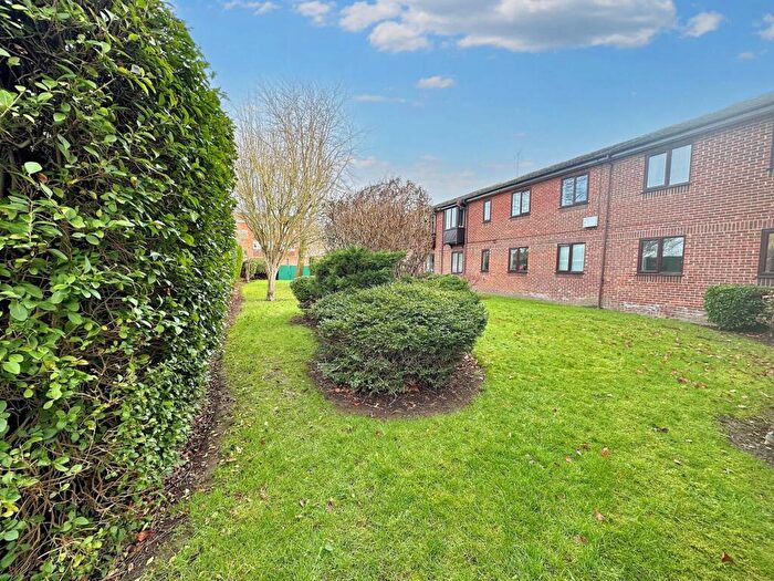 1 Bedroom Apartment To Rent In Poets Chase, Aylesbury, HP21