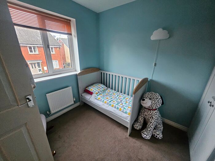 4 Bedroom Town House To Rent In Goodhart Crescent, Dunstable, Bedfordshire, LU6
