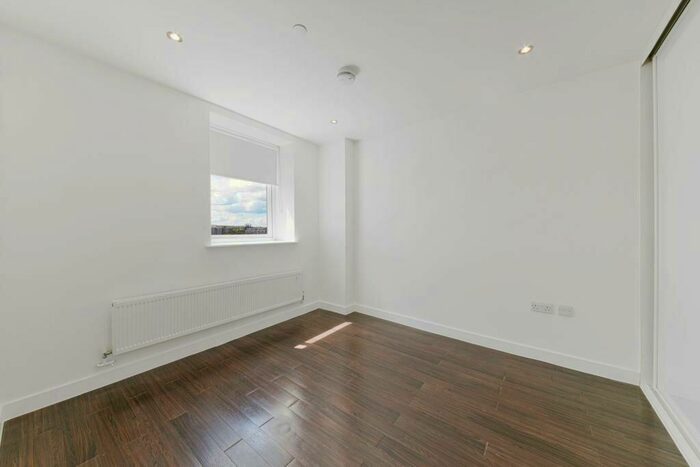 1 Bedroom Flat To Rent In Northumberland House, SM2