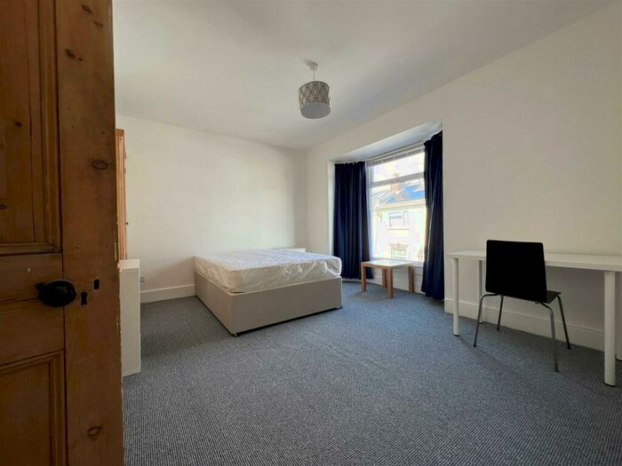 4 Bedroom House To Rent In Baileys Road, Southsea, PO5