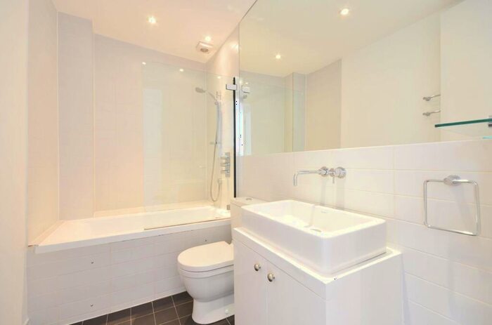 2 Bedroom Maisonette To Rent In Amwell Street, Angel, London, EC1R