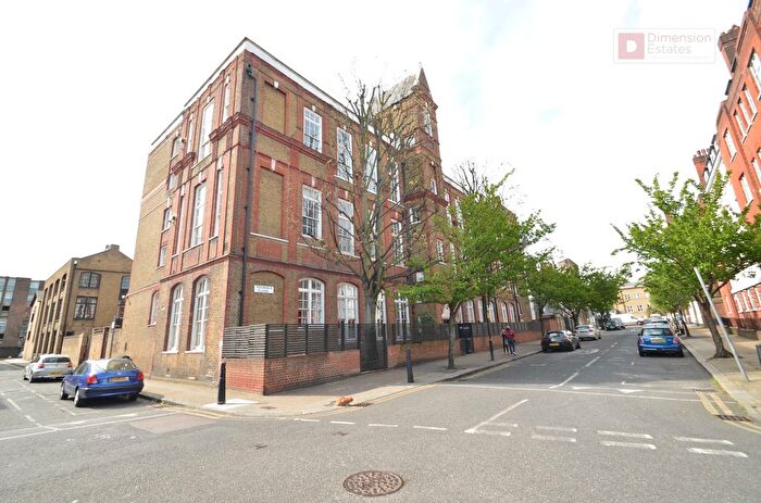 3 Bedroom Flat To Rent In Teesdale Close, Bethnal Green, London, E2
