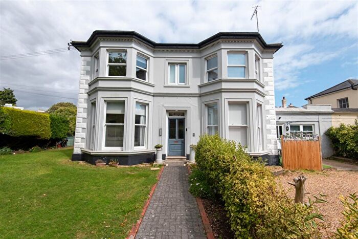 1 Bedroom Flat To Rent In Crescent Road, Worthing, BN11