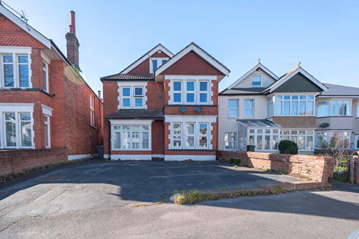 1 Bedroom Apartment To Rent In Chestnut Avenue, Southbourne, Bournemouth, Dorset, BH6