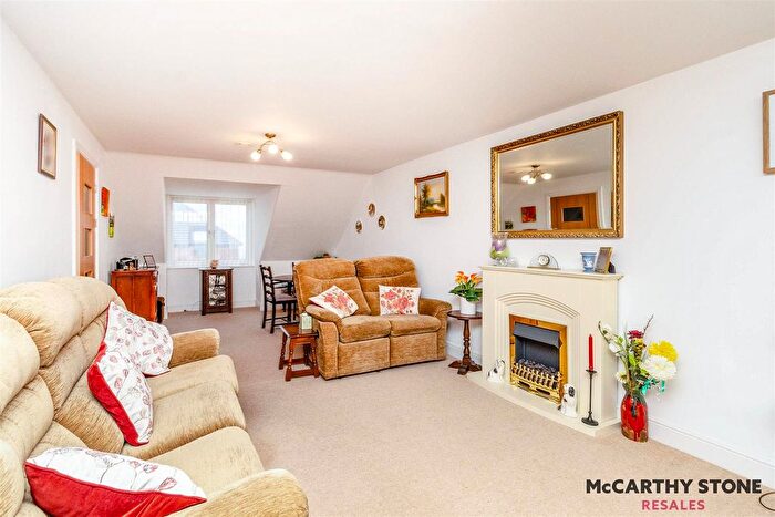 1 Bedroom Flat For Sale In Algar Court, Penn Road, Wolverhampton, WV4