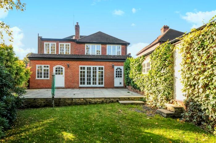 4 Bedroom Detached House To Rent In Guildford Road Lightwater, GU18