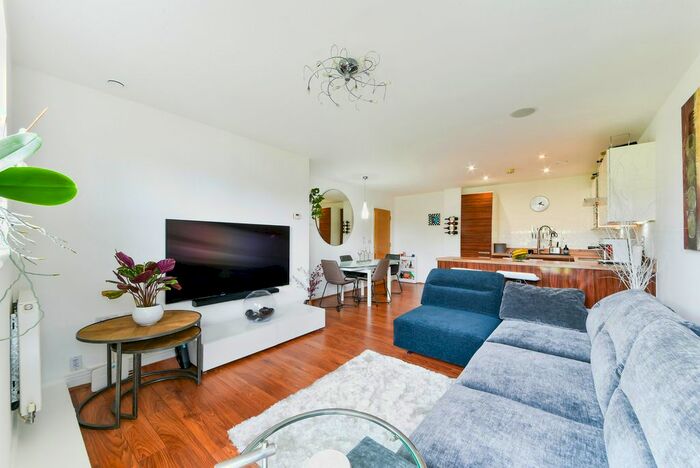 2 Bedroom Property To Rent In Holford Way, London, SW15