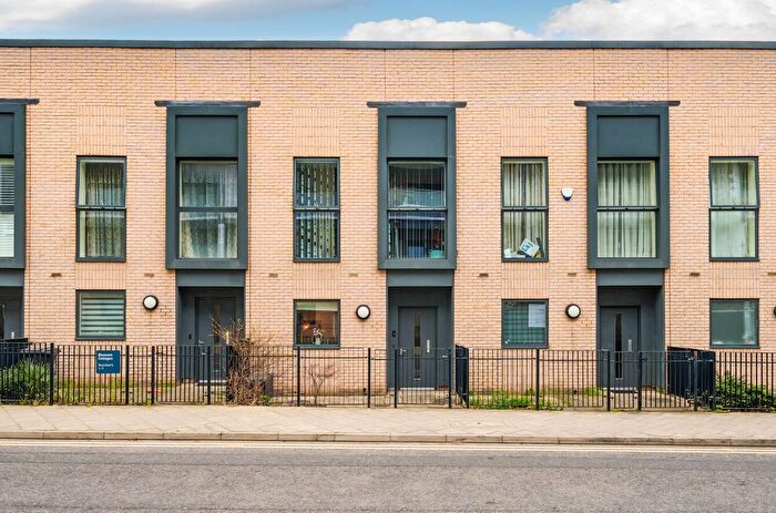 3 Bedroom Terraced House For Sale In Blossom Cottages, Lowen Road, Rainham, RM13