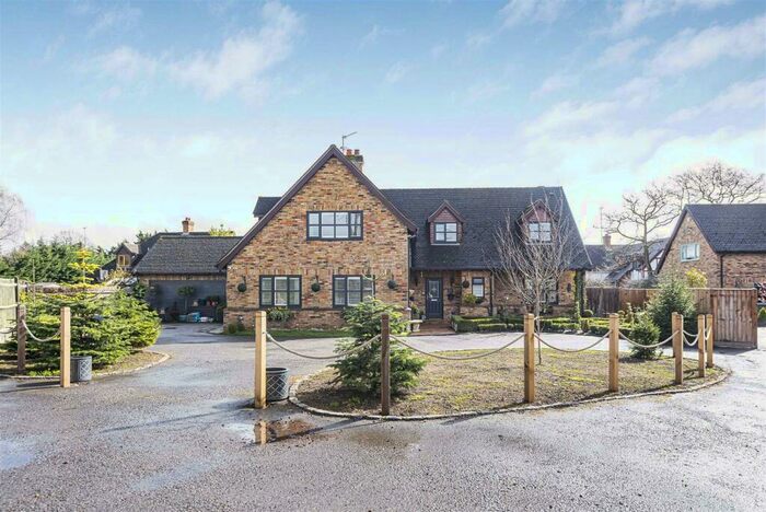 4 Bedroom Detached House For Sale In Burghfield Bridge, Burghfield, Reading, RG30