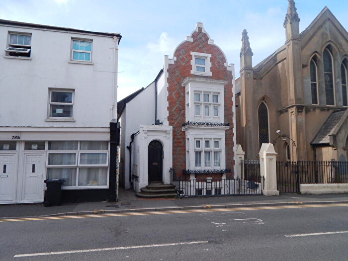 1 Bedroom Flat To Rent In Cavendish Place, BN21