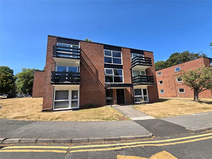 1 Bedroom Flat For Sale In Robert Court, Wake Green Park, Birmingham, West Midlands, B13