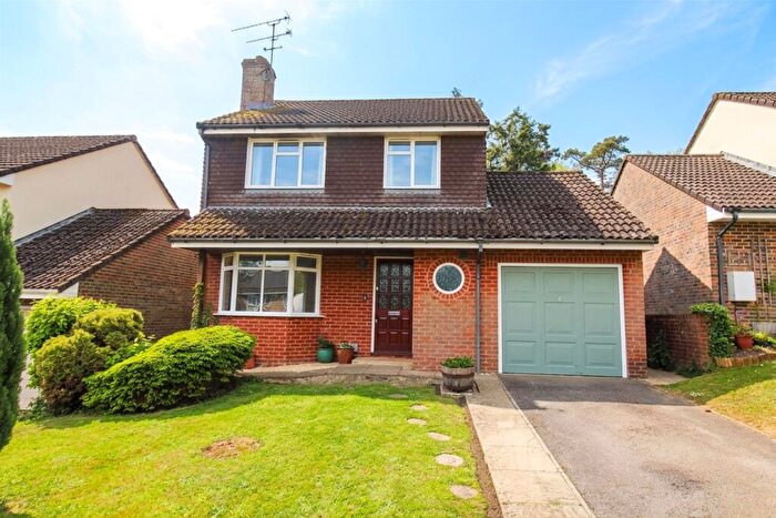 3 Bedroom Detached House For Sale In Bracken Close, Alderbury, SP5