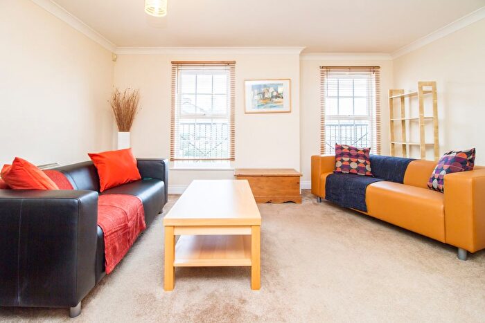 2 Bedroom Flat To Rent In Mandelbrote Drive, Littlemore, OX4