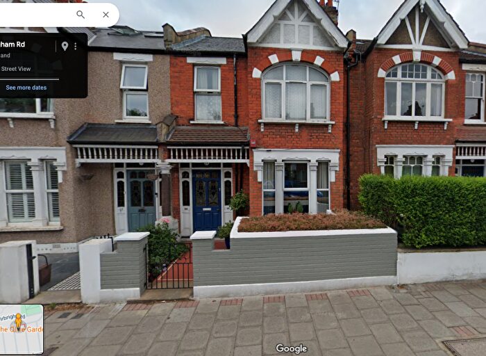 2 Bedroom Flat To Rent In Replingham Road, London, SW18
