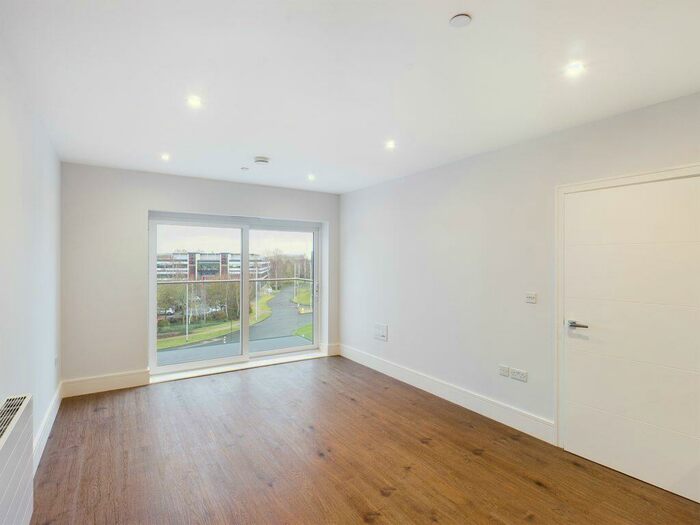 2 Bedroom Flat To Rent In Fairhaven Drive, Reading, &#; Bedrooms Modern, RG2